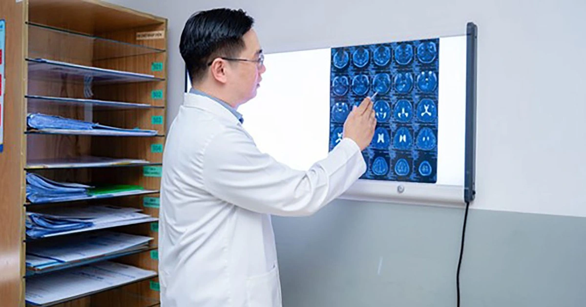 1 17745101877701398515098 0 0 733 1400 crop 1774510373120828556608