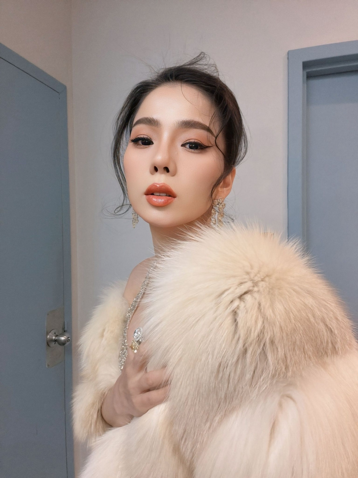 1 Le Quyen Len Tieng Phan Tran Sau Loat Binh Luan Tho Tuc 996