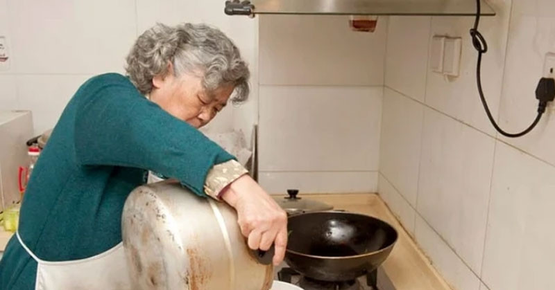 15 nam lam giup viec cho ong chu giau co ngay nghi viec toi bat khoc khi mo tui qua 1242