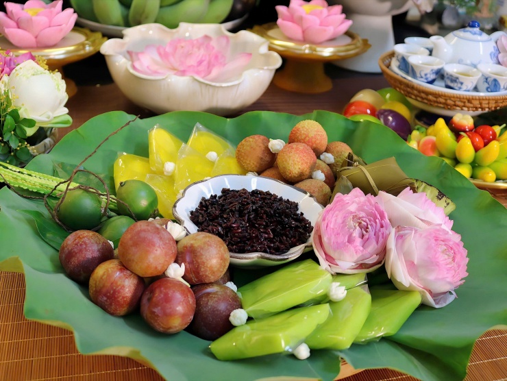 Chiêm ngưỡng mâm cúng Tết Đoan Ngọ đẹp như tranh của mẹ đảm Hà thành: Gói trọn hồn Việt trong từng lễ vật 1748519004 img5174 2058 width2560height1921