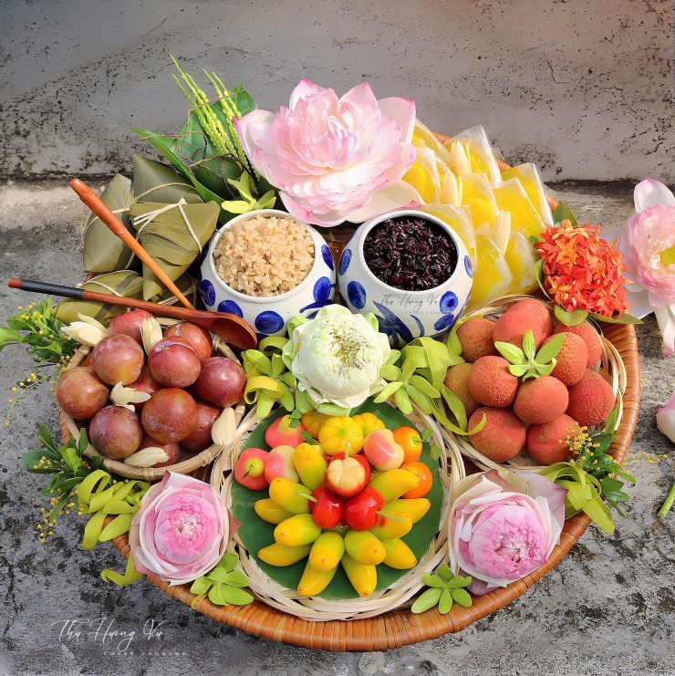 Chiêm ngưỡng mâm cúng Tết Đoan Ngọ đẹp như tranh của mẹ đảm Hà thành: Gói trọn hồn Việt trong từng lễ vật 1748519005 img5186 44004 width2559height2560