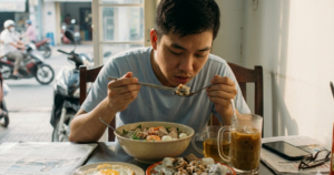 Tại sao ăn sáng quá no lại khiến bạn mệt mỏi và buồn ngủ hơn? 1 1an sang 1775848924104576450988 0 179 768 1408 crop 17758489771882061168291