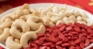 Hạt điều, hạt dưa ngày tết: Lợi hay hại với người tiểu đường? 3 2 hat dieu hat dua 1771175888278571484253 224 105 723 903 crop 17711759065231840667258