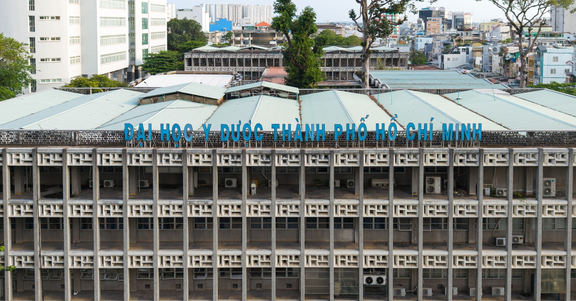 2 truong y lon nhat phia nam tang hoc phi manh siet dau vao tuyen sinh 2026 463