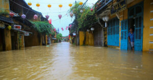 2025 Mien Bac Lanh Ve Dem Mua Lon Chua Dut O Hue Da Nang 186