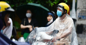 Dự báo thời tiết 13/4/2026: Miền Bắc vẫn nắng nóng chói chang, sắp mưa giông 1 2026 mien bac sap xuat hien mua giong nang nong diu dan 2306