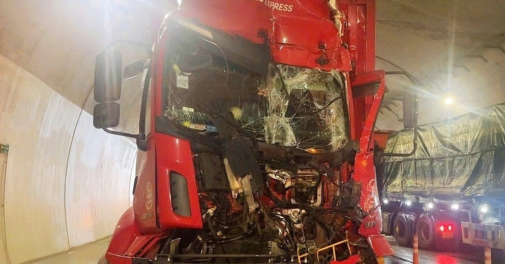 3 O To Tong Lien Hoan Trong Ham Deo But Cao Toc Vung Ang Bung 745