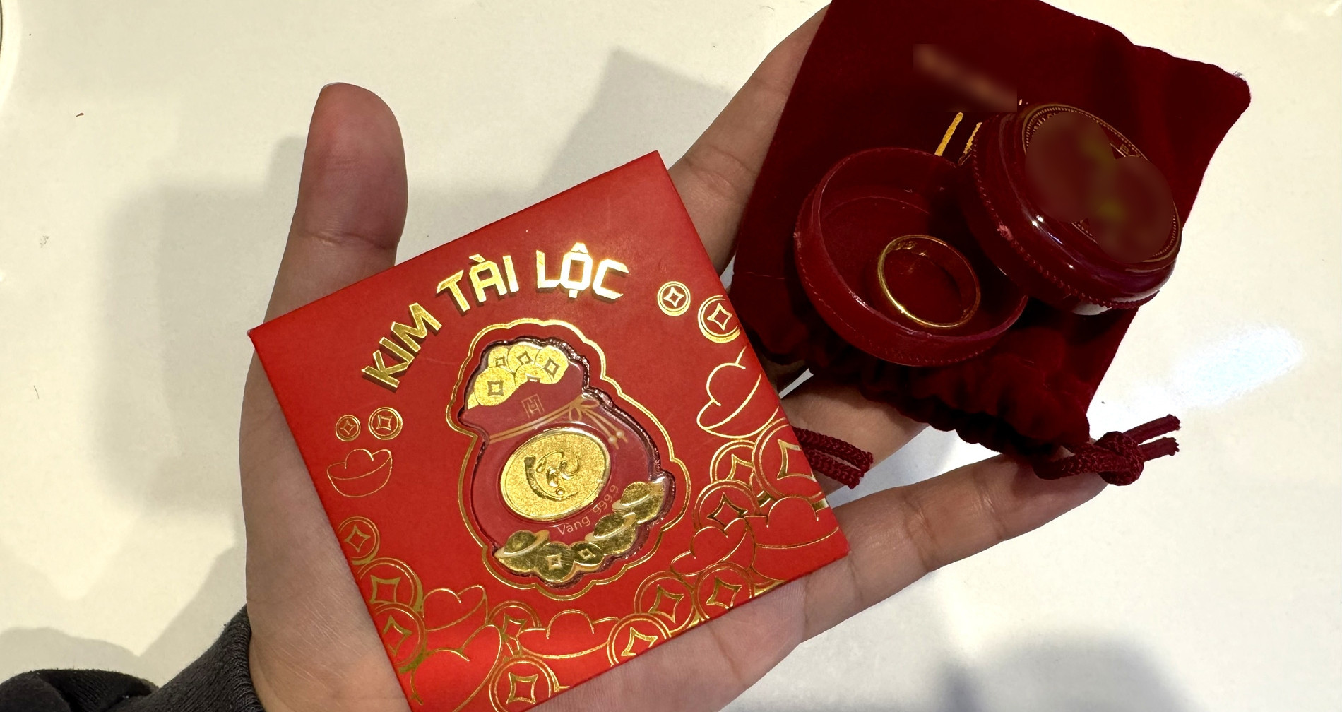 4 Nam Dong Cua Muon De Cho Vi Khach Ngheo Chu Quan Com Nhan Mon Qua Khong Ngo C45A3C3D9C534781B9303E