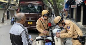 Hà Nội: Xử lý 370 trường hợp vi phạm trong thời gian thí điểm hạn chế xe ở phố cổ 1 40147e837e45f01ba954 1771935171001476440363 10 0 879 1390 crop 1771935228755225587428