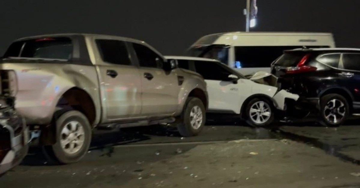 5 O To Dam Lien Hoan Tren Cau Nhat Tan 1663