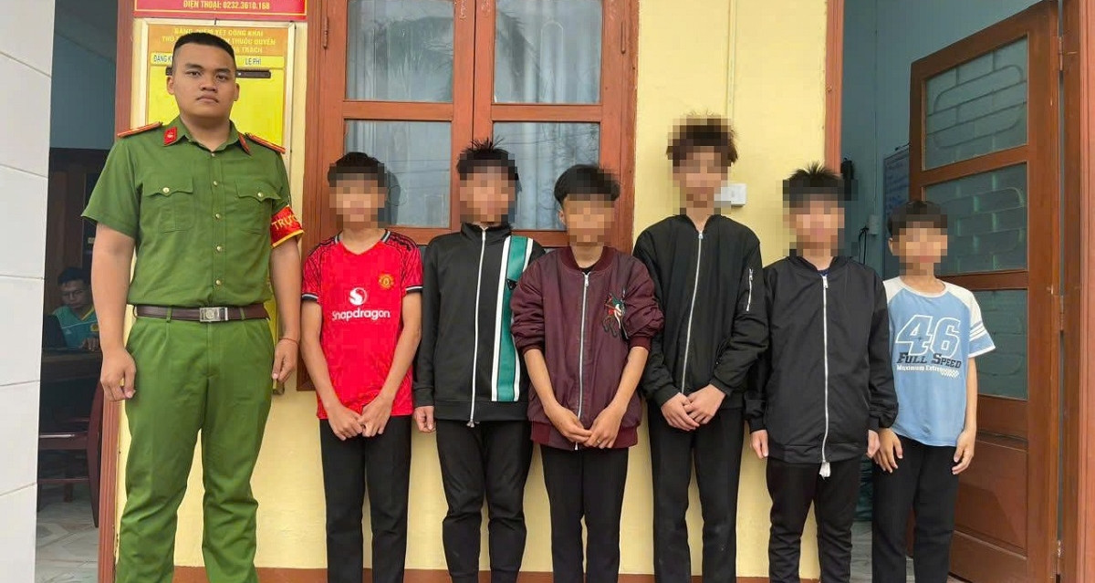 6 thieu nien lien quan vu o to lien tiep bi vo kinh khi chay qua cao toc 1769