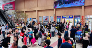 60 Hanh Khach Tre Tau Vi Ket Xe Can Tet Ga Sai Gon Phat Thong Bao Khan 624