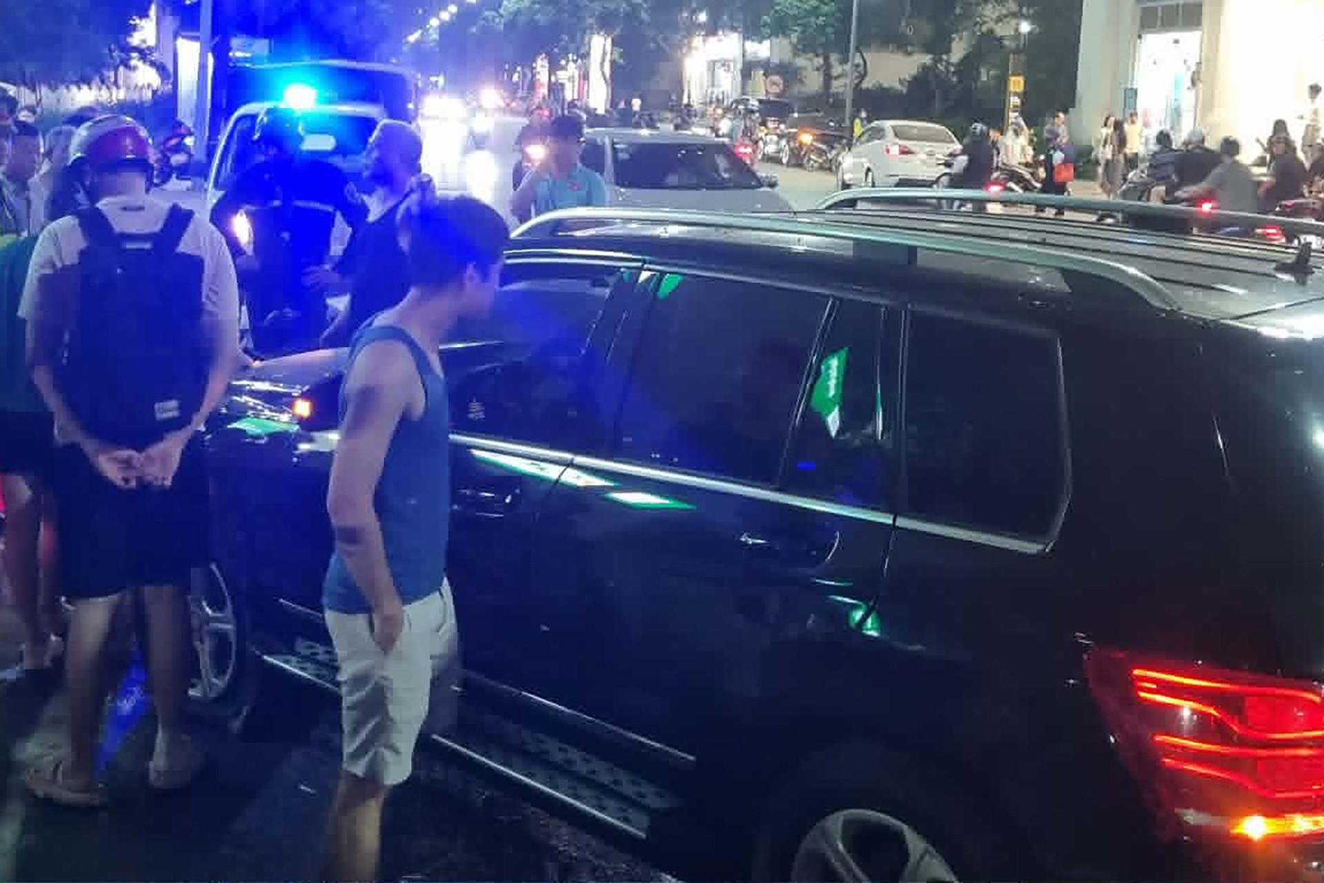 60ea7b7d 0058 404b aa77 531597e84de6 2992