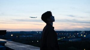 68d99b4b61f5857f6345037d04df5a2d anh chang trai co don 2560px 1440px 2k 1