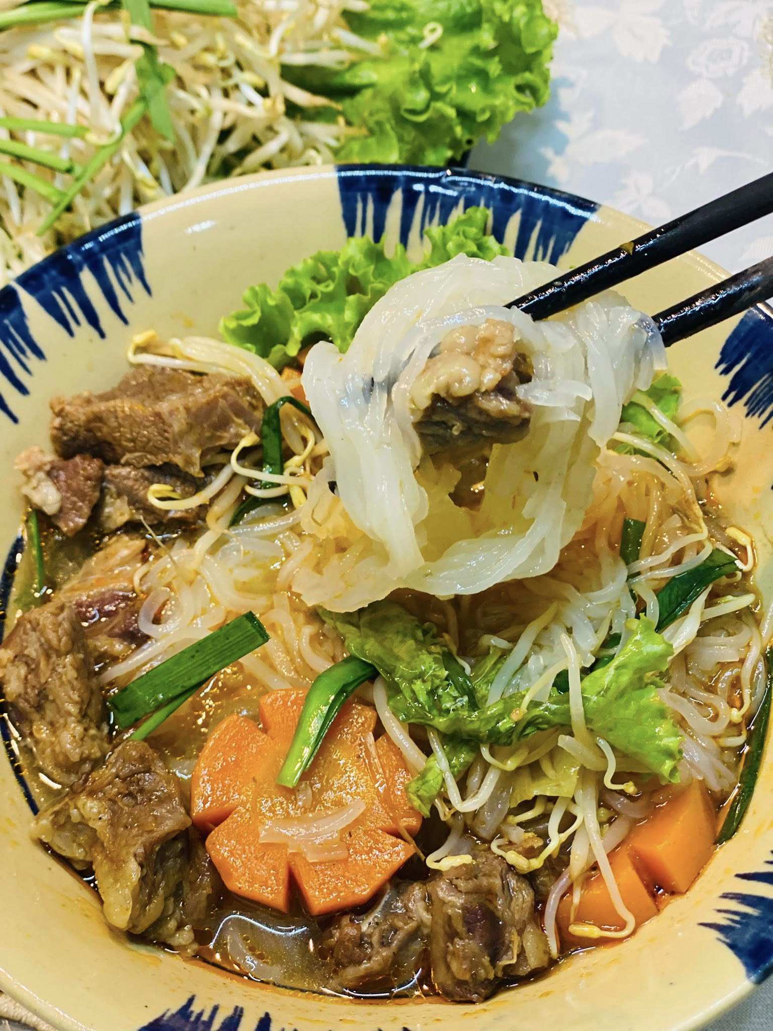 Cách làm hủ tiếu bò kho siêu ngon cho bữa tối lười nấu cơm Hu tieu bo kho 1 1747293200 686 width1536height2048