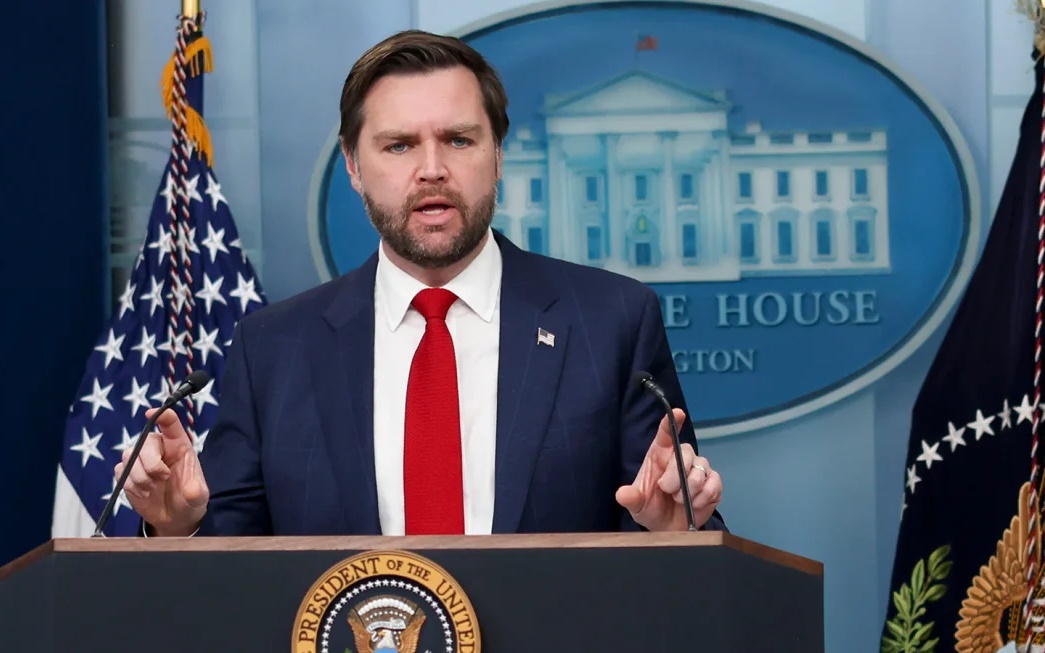 Pho Tong thong My Vance tai Nha Trang bloomberg