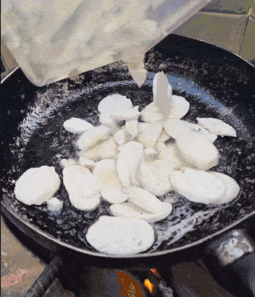 Quả 'lạ' ở miền Bắc nhìn giống bưởi, dân hái về dùng thay mỡ lợn, dầu ăn Qua la o mien Bac nhin giong buoi dan hai ve dung thay mo lon dau an ezgif 7f53f5c9efc192 1746690069