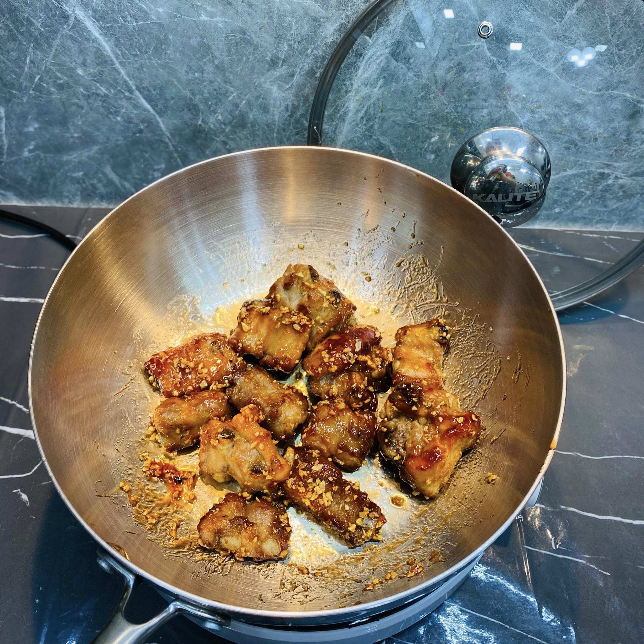 Sườn heo làm theo cách này bao nhiêu cũng hết, càng ăn càng nghiện Suon chay toi 12 1748079487 930 width2048height2048