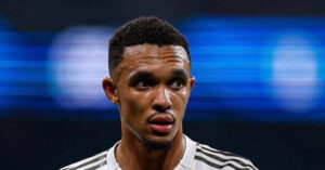alexander arnold nhan phat xin loi arbeloa va dan sao real madrid 2625