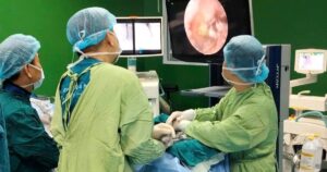 Bệnh viện Đà Nẵng lần đầu phẫu thuật nội soi cột sống 2 cổng 2 anh benh vien da nang1 1774947677767757887886 108 303 839 1473 crop 17749482919091962217582