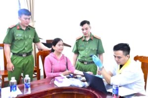 anh thu thap mau adn tai nha than nhan 2