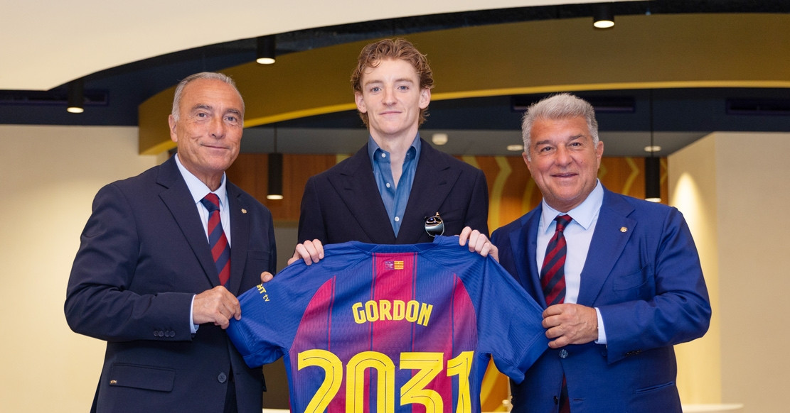 anthony gordon banh bao ra mat mau moi barcelona 359