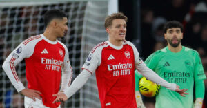 arsenal sa sut bong ma qua khu am anh phao thu 640