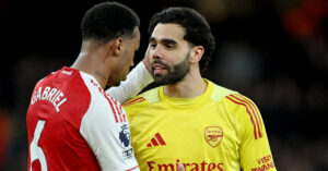 arsenal thang nghet tho chelsea bong chet va sieu nhan raya 487