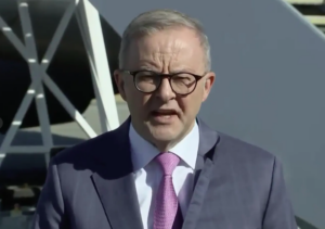 Australia miễn thuế xăng dầu, miễn phí phương tiện công cộng 2 au