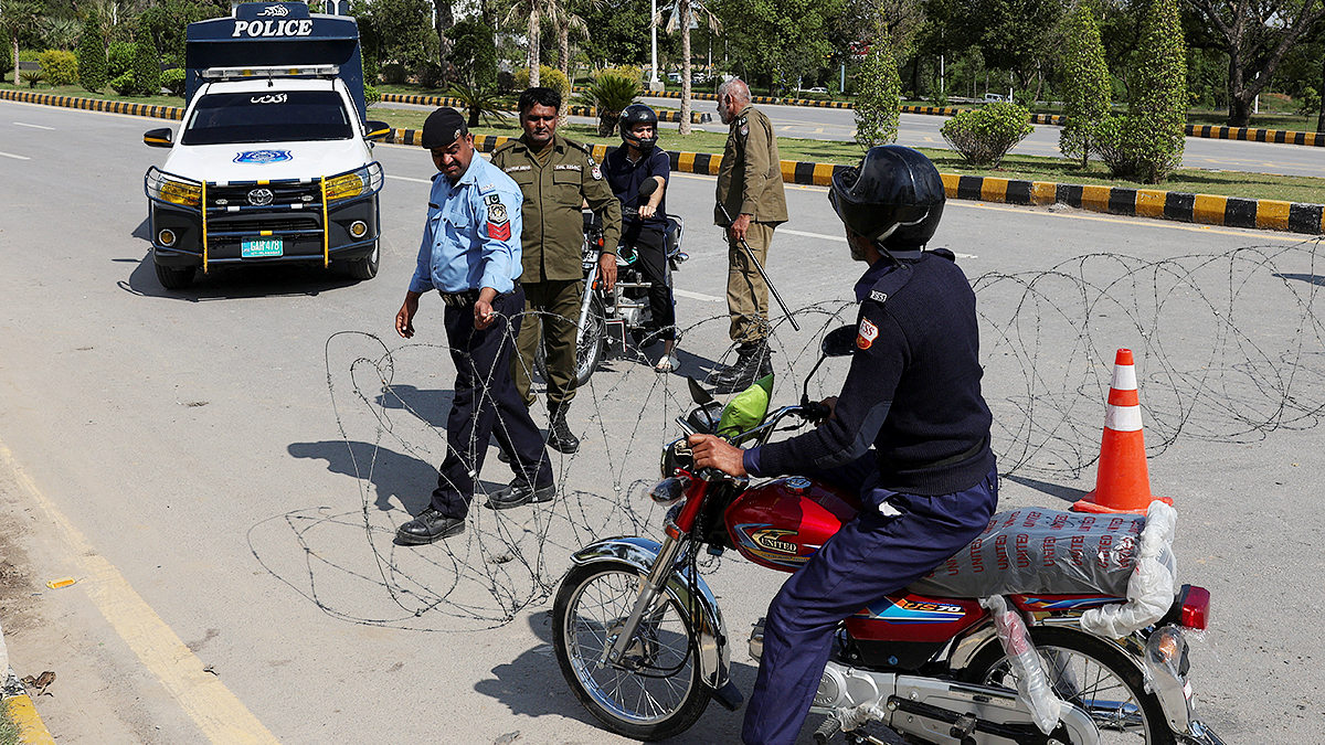 ava luc luong an ninh pakistan phong toa nhieu tuyen duong
