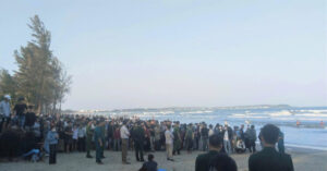 ba cha con duoi nuoc khi tam bien o quang ngai 1155