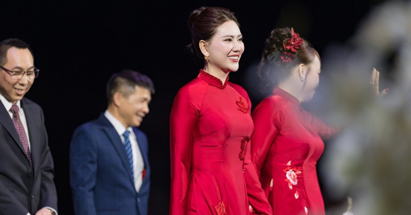 ba sui u50 dep quy phai hut 23 trieu luot xem trong dam cuoi o ha noi 2825