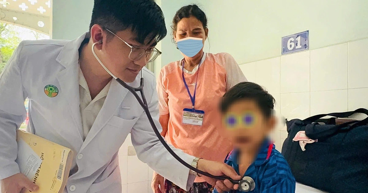 bac si benh vien nhi dong 2 tham kham cho be t 17766608088771831672201 0 0 750 1200 crop 17766609481