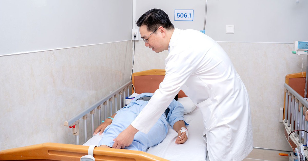 Bac Si Tham Kham Cho Nguoi Benh Sau Phau Thuat 1757588831251440797608 162 0 895 1400 Crop 1757589053