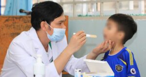 bac si tham kham cho tre em tai xa phu giao anh bvcc 17753999867641747299158 431 162 1702 2195 crop