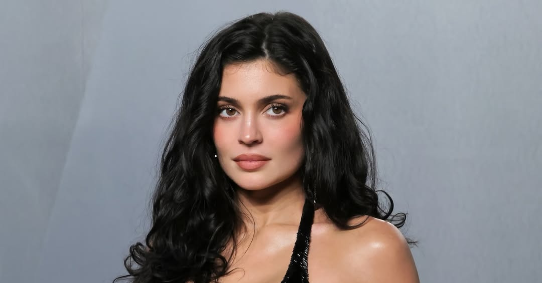 ban gai ty phu cua tai tu dep trai nhat the gioi bi kien 1538