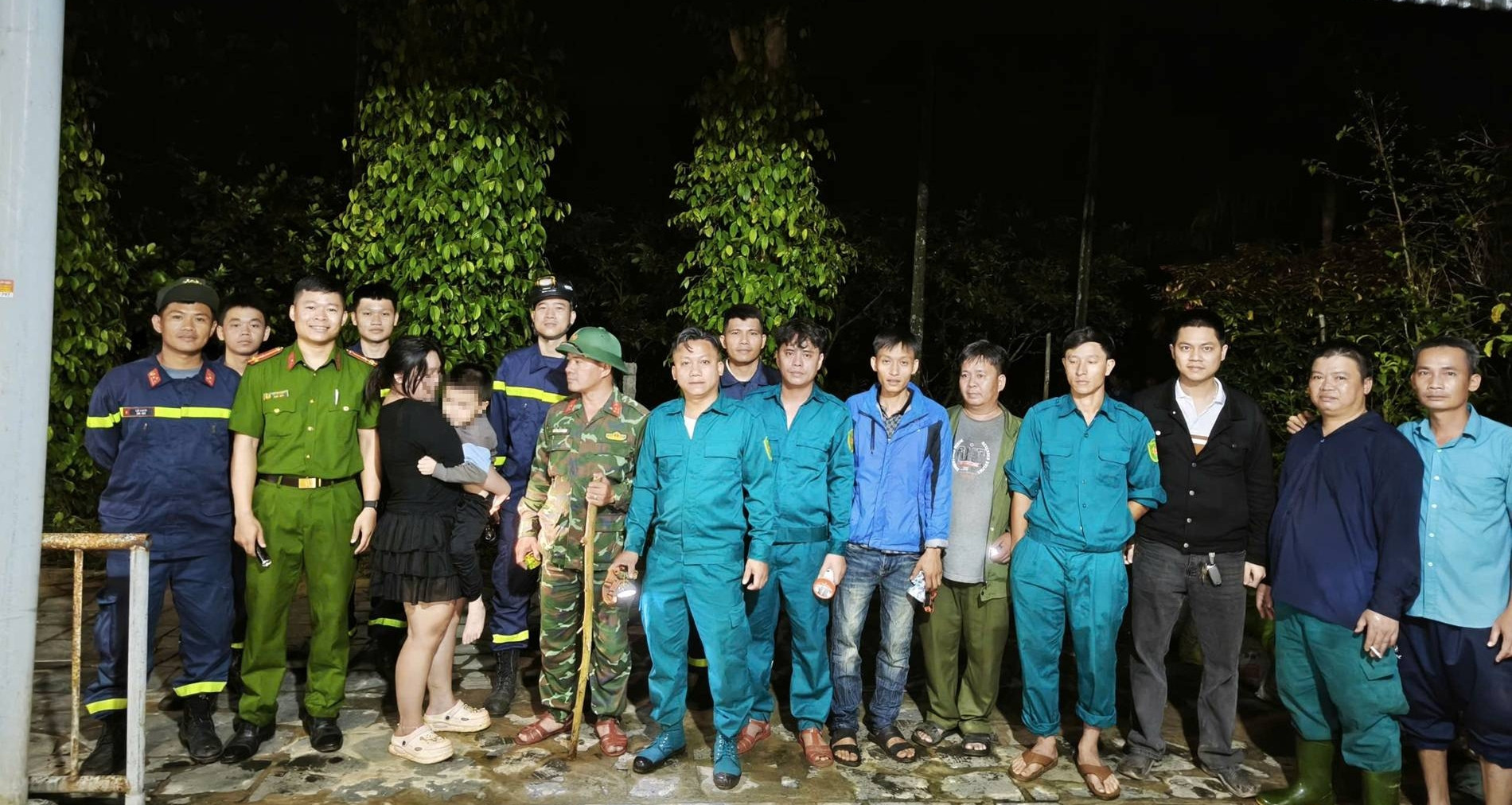 bang doi tim kiem be trai 5 tuoi di lac trong dem 1024