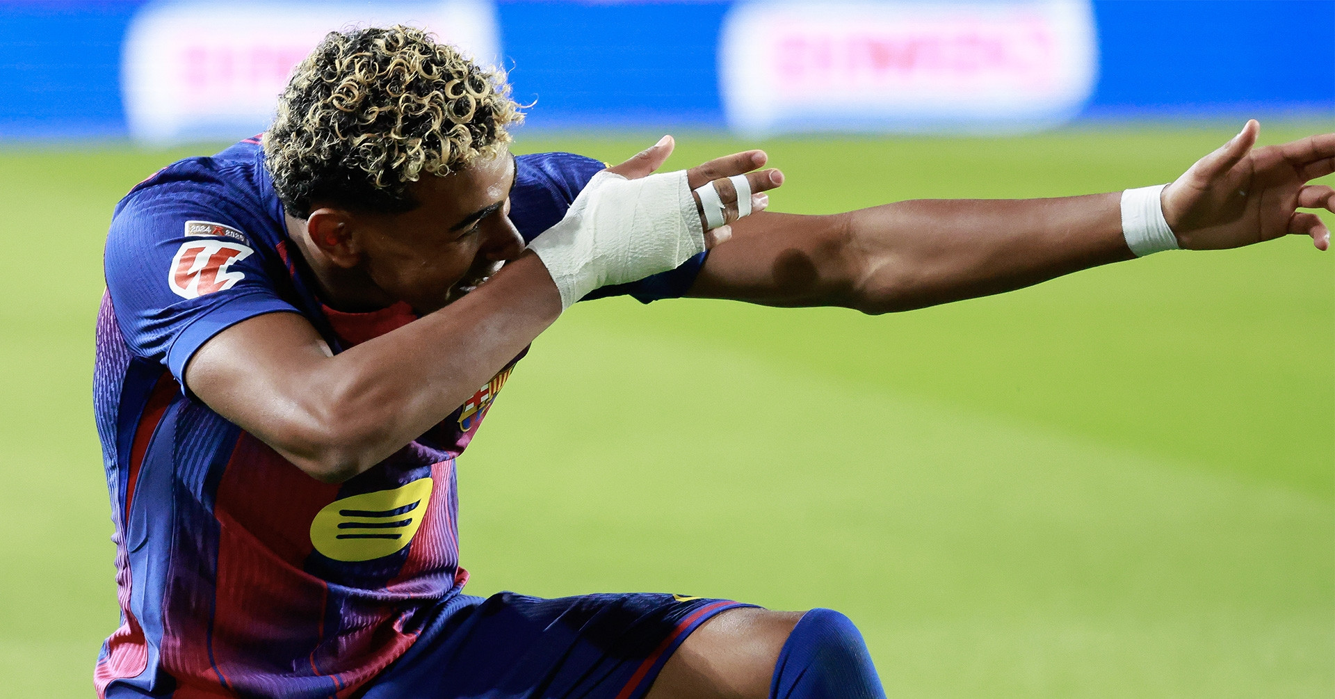 Barca Tim Lai Ban Sac Lamine Yamal Bung No Sau On Ao Yeu Duong 498