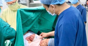 Sản phụ 60 tuổi sinh con trai 2,8 kg 2 base64 1774088665900907531916 171 0 1419 1996 crop 17740887042171336765587