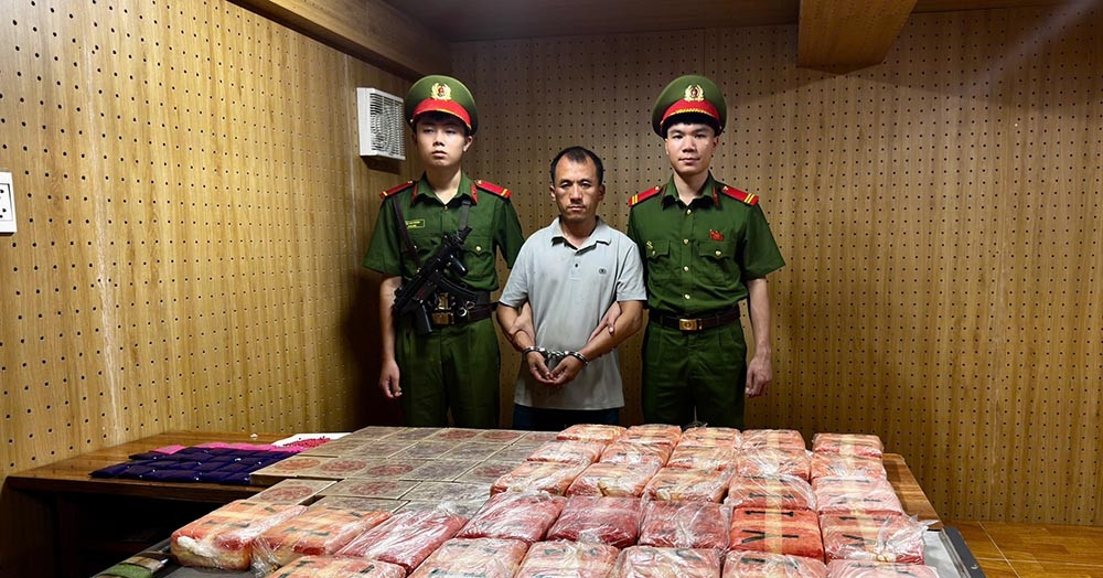 bat doi tuong nguoi lao van chuyen ma tuy dung dao chong tra lam cong an bi thuong 2715