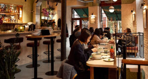 bat dong khach suot 24 nam 1386