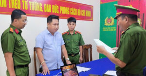 bat giam doc cong ty lua dao chiem doat tren 35 ty dong cua doi tac 2494