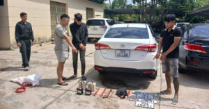 bat giu 9 ke trong duong day cau tac thu giu dan o to va 105 con cho 1372