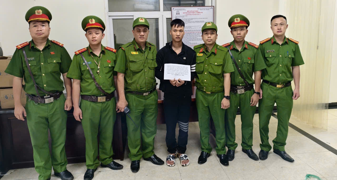 bat nam thanh nien cuop tiem vang giua ban ngay o ha noi 2435