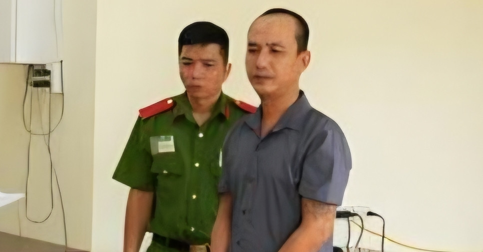 bat tam giam ga dan ong dung ly thuy tinh ghe nhua danh vo ho tai quan ca phe 2250