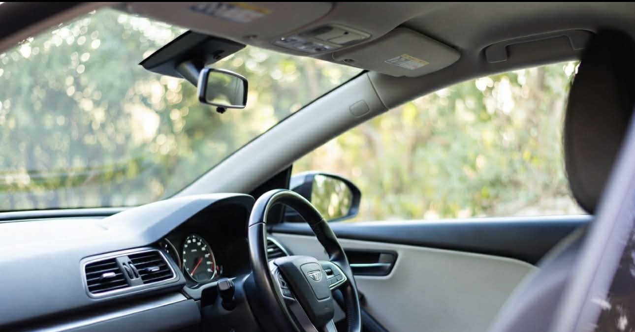 be gai hon 2 tuoi tu vong sau khi bi bo bo quen trong o to 677