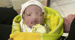 Be Gai So Sinh Bi Bo Roi Trong Nha Hoang Khong Mot Thong Tin De Lai 1622