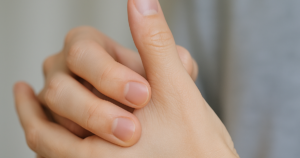 Be Khop Ngon Tay 1768296786248506744631 27 0 435 653 Crop 17682970188261348851779