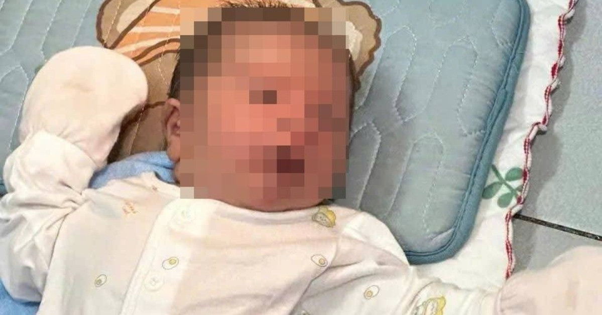 be so sinh 2 ngay tuoi bi bo roi truoc nha dan o tphcm 2787