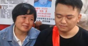 be trai 4 tuoi bi bat coc ngay truoc nha thu pham la nguoi khong ngo toi 1086